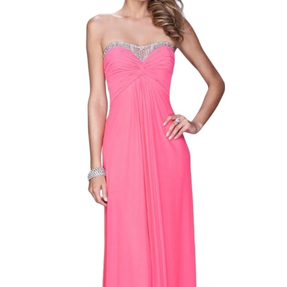 La Femme Dresses & Skirts - La Femme Strapless Sweetheart Sequin Prom Dress Bright Pink Size 6